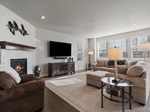 3rd image of 883 Stagecoach Drive