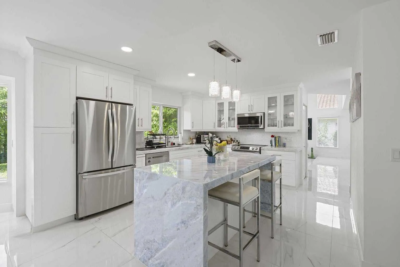 3 bed, $4,350 — Photo 3