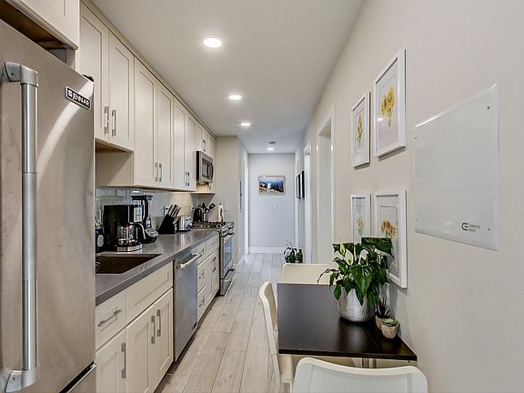 5th image of 1454B S Van Ness Ave #2