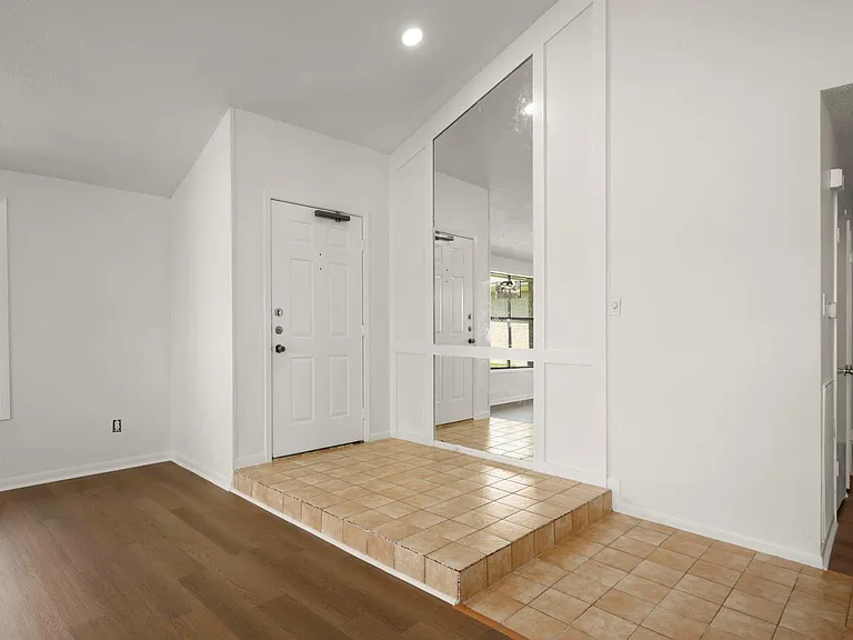 7415 Creekfield Dr — Photo 8