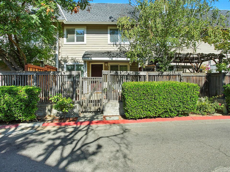 1st image of 3090 Woods Cir