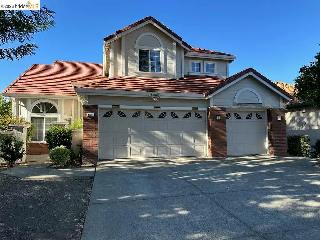4 bed, 3.0 bath, 2540 sqft, $3,425 — Photo 1