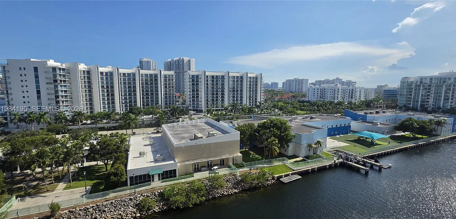 Aventura Marina Condo Num — Photo 3