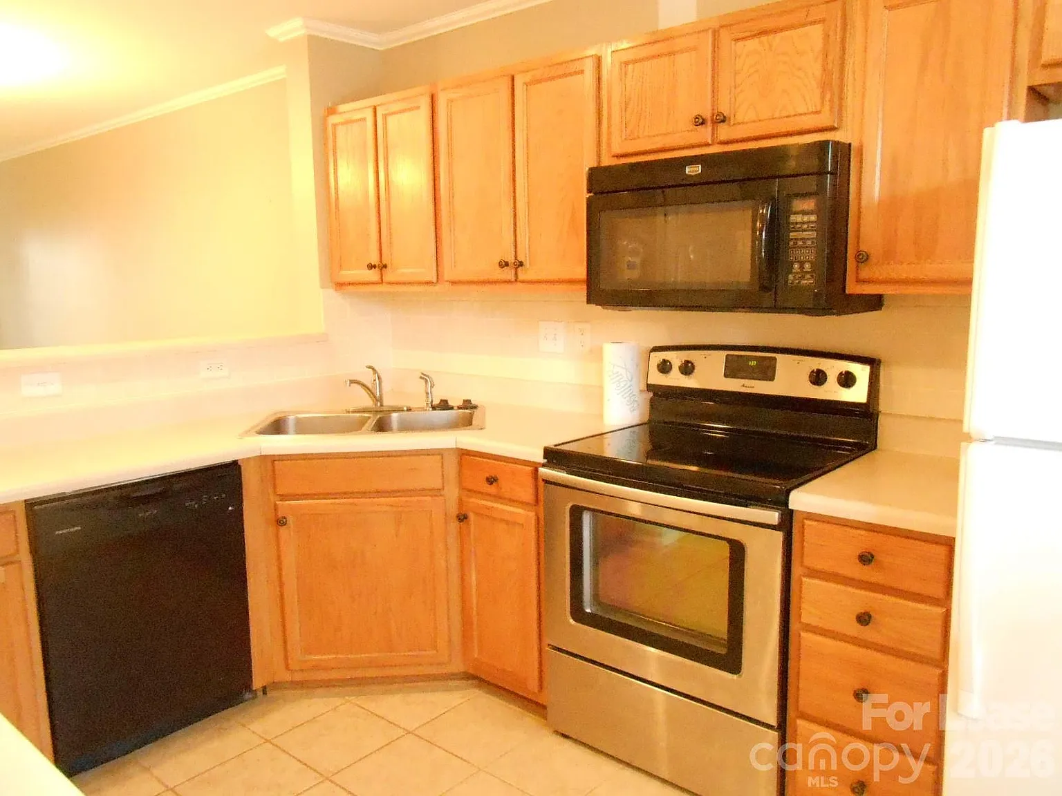 2 bed, 2.5 bath, 1096 sqft, $1,400 — Photo 3