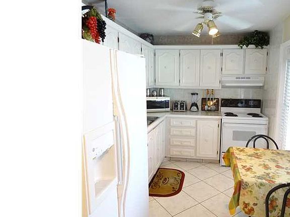 5th image of 4401 NW 41st St APT 304