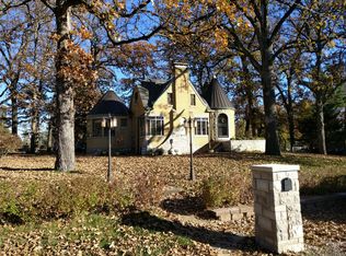 8600 General Grant Ln, Saint Louis, MO 63123