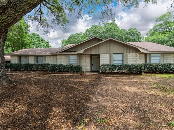 1025 N Meyer St, Sealy, TX 77474