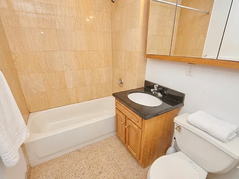 212 E 10th St #5A — Photo 11