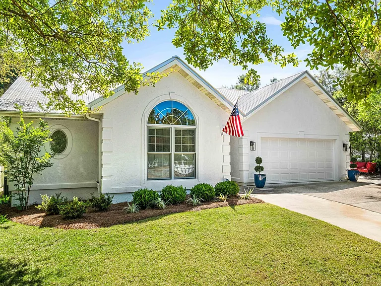 220 Seabreeze Cir — Photo 47