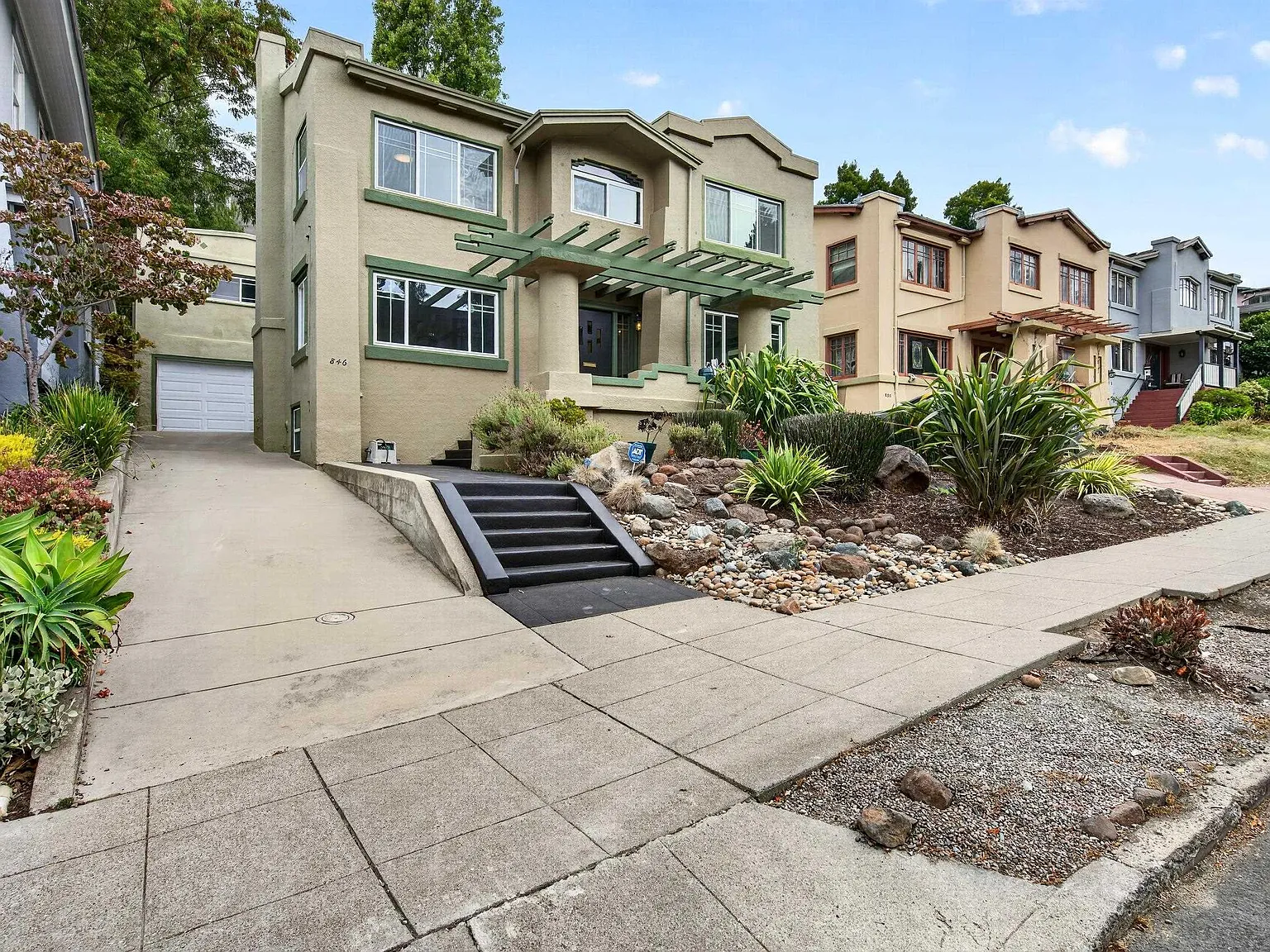 3 bed, 2.5 bath, 2009 sqft, $6,800 — Photo 3