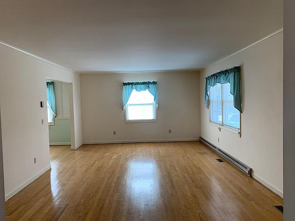 4th image of 504 Stonegate Dr
