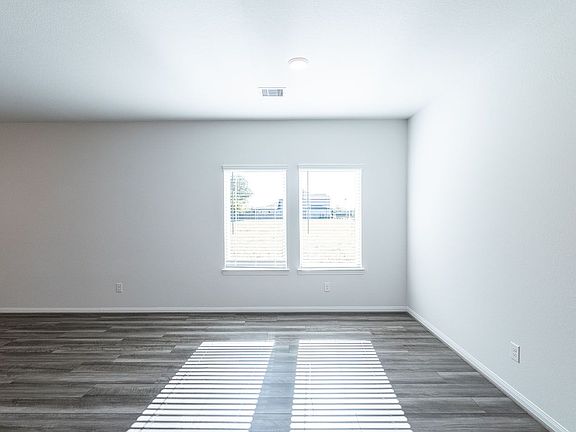 4th image of 7511 Parkview Dr