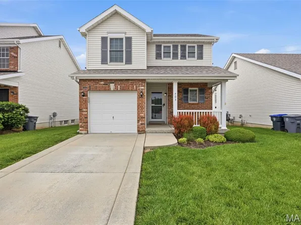 703 Wayland Dr, O'Fallon, MO 63366