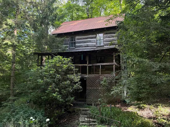 2527 Smithtown Rd, Morgantown, WV 26508
