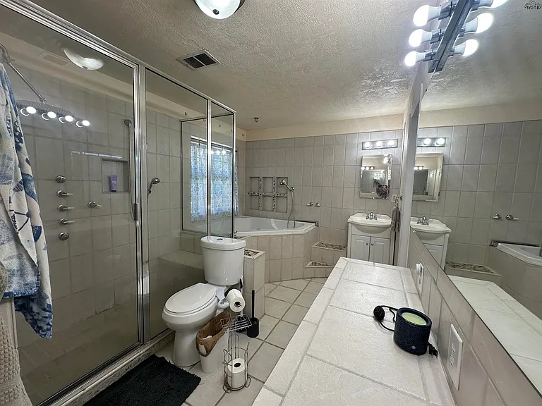 1610 Ridgemont Dr — Photo 7