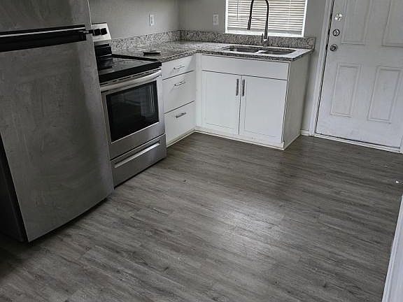 3rd image of 2115 Waco St #G
