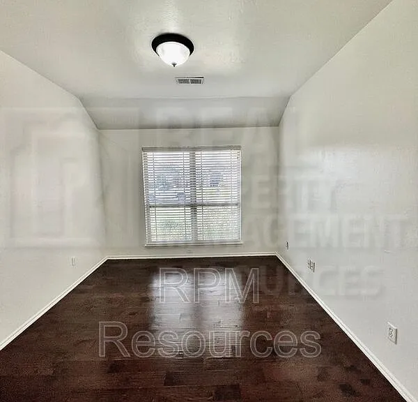 10913 SW 30th St — Photo 17