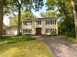 142 E Sheridan Rd, Lake Bluff, IL 60044