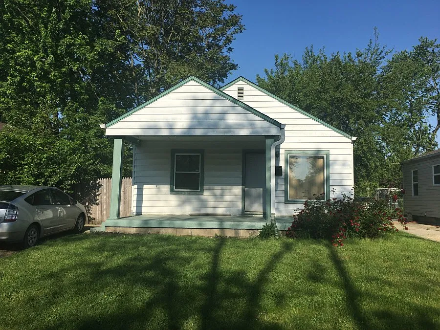 1210 Sharon Ave photo 1