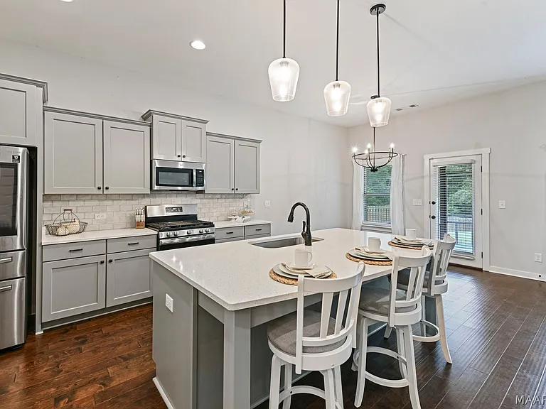 731 Hedgefield Way — Photo 3