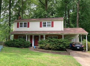 4825 Red Fox Dr, Annandale, VA 22003