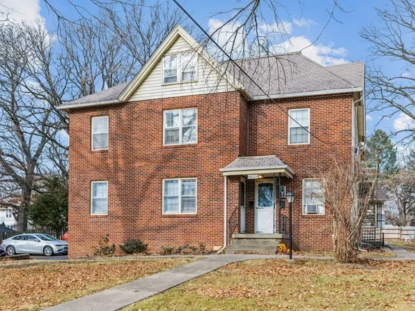 One Month Free - Limited Time Only - Waveland Place Apartments, 4539 University Ave APT 1, Des Moines, IA 50311