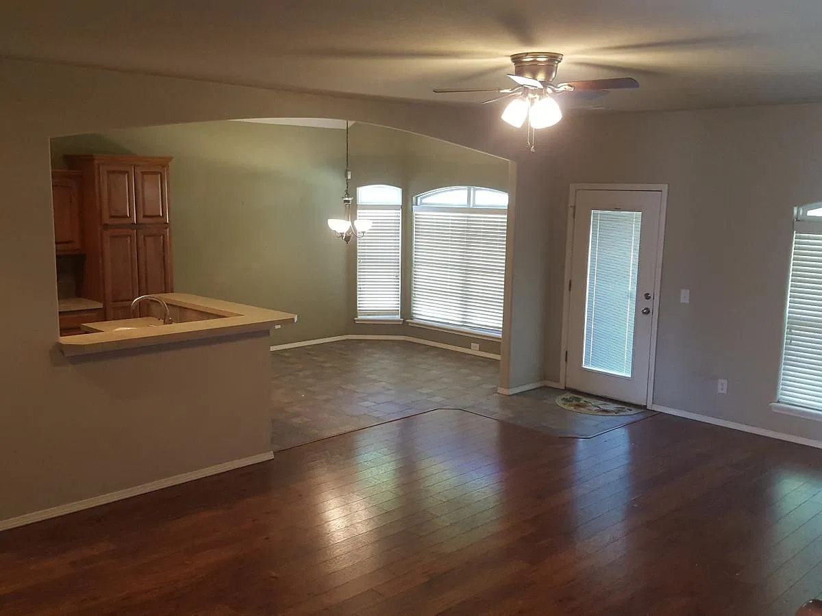 4 bed, 2.5 bath, 2688 sqft, $2,200 — Photo 4