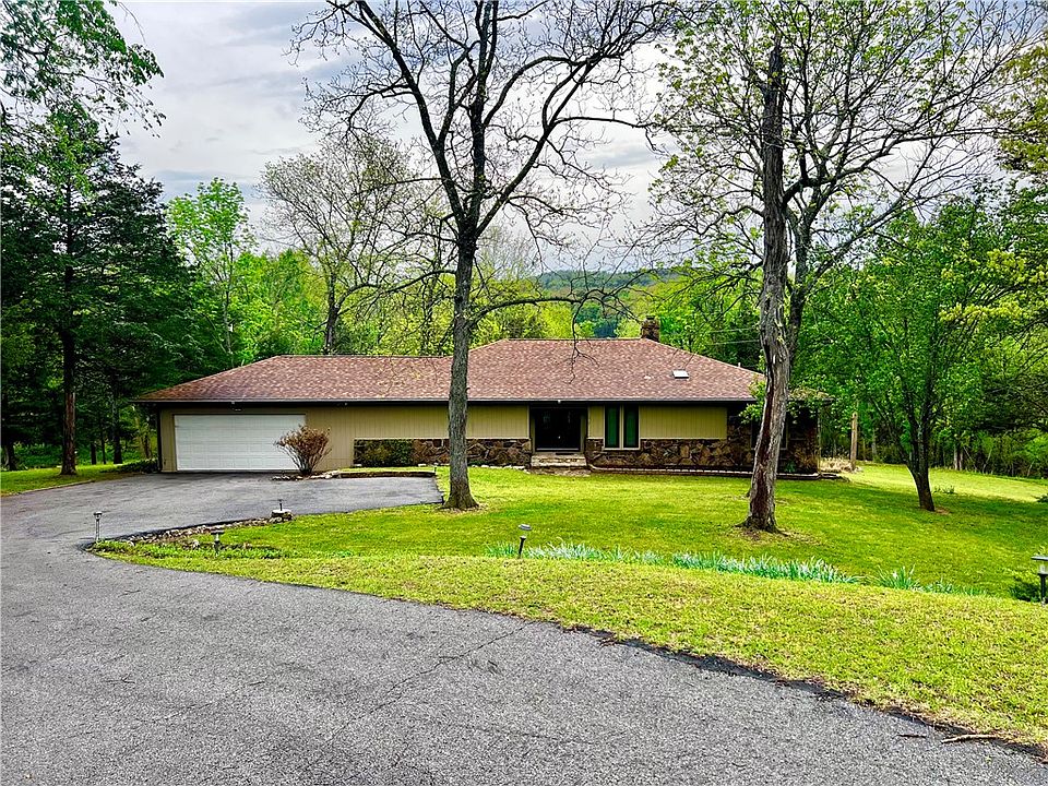 1st image of 27 Horseshoe Dr
