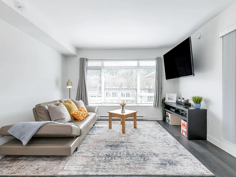 2525 Clarke St #502 — Photo 5