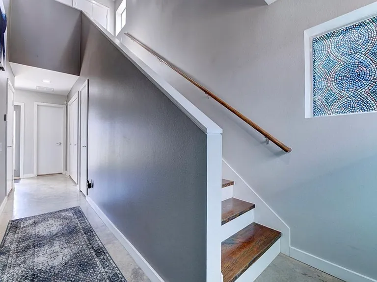 3050 Commerce St — Photo 19