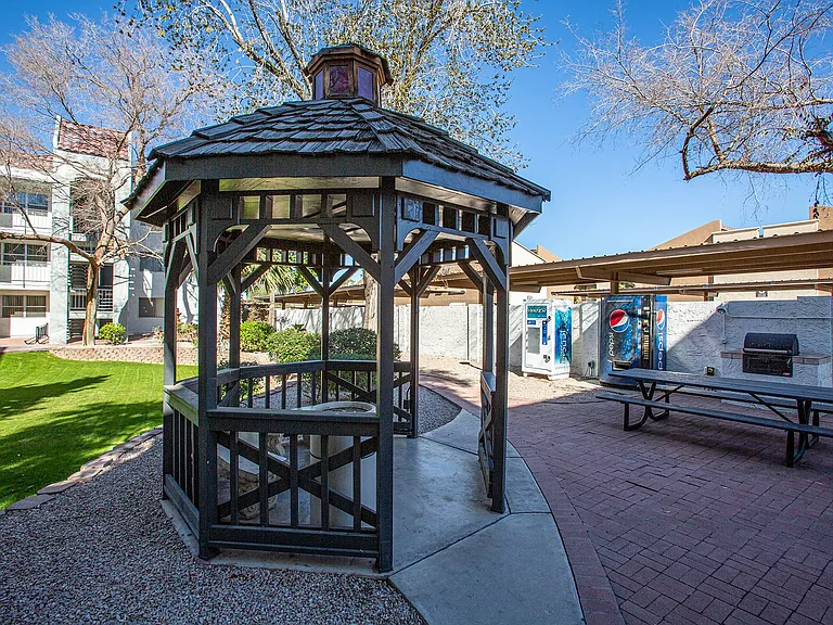 University Park — Photo 10