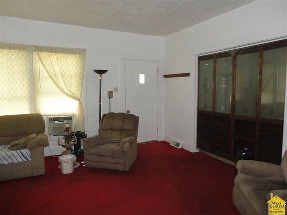 4th image of 644 E 10th St