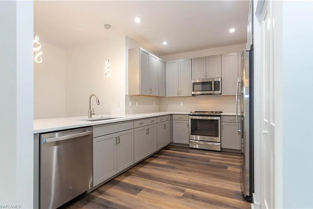 3 bed, 3.5 bath, 2278 sqft, $2,950 — Photo 2