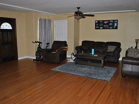 Living room/More closet spac