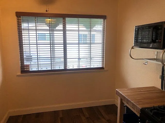 2 bed, 900 sqft, $2,655 — Photo 4