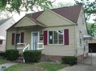 19536 Rosedale St, Saint Clair Shores, MI 48080