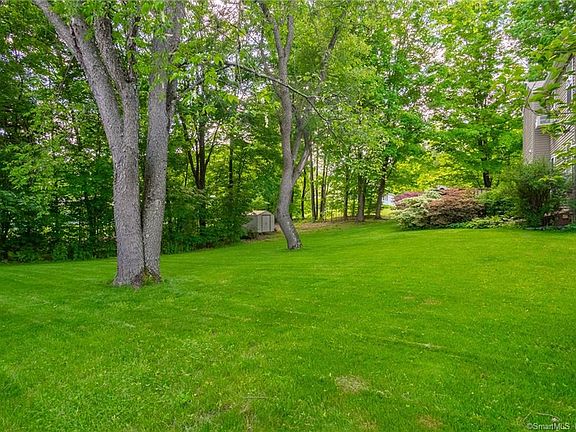 3rd image of 2 Pond Ln