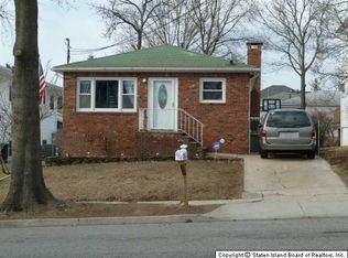 484 Foster Rd, Staten Island, NY 10309