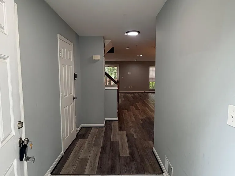 10875 Sherwood Hill Rd — Photo 4
