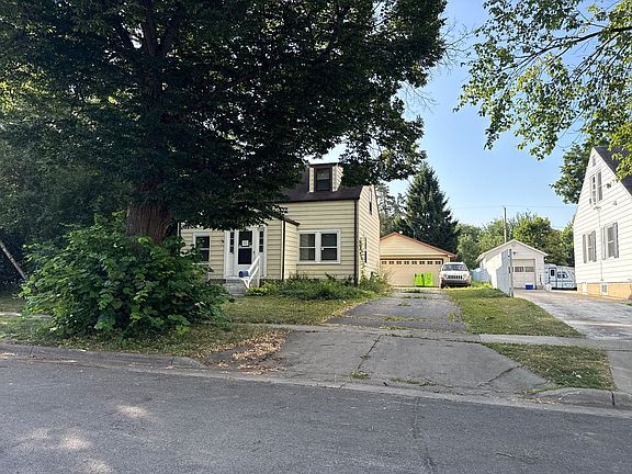 2nd image of 1216 Barnes St