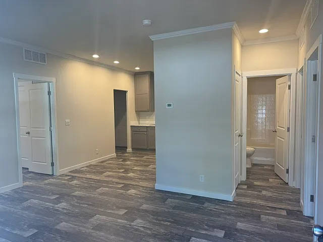403 NW Commerce St — Photo 2