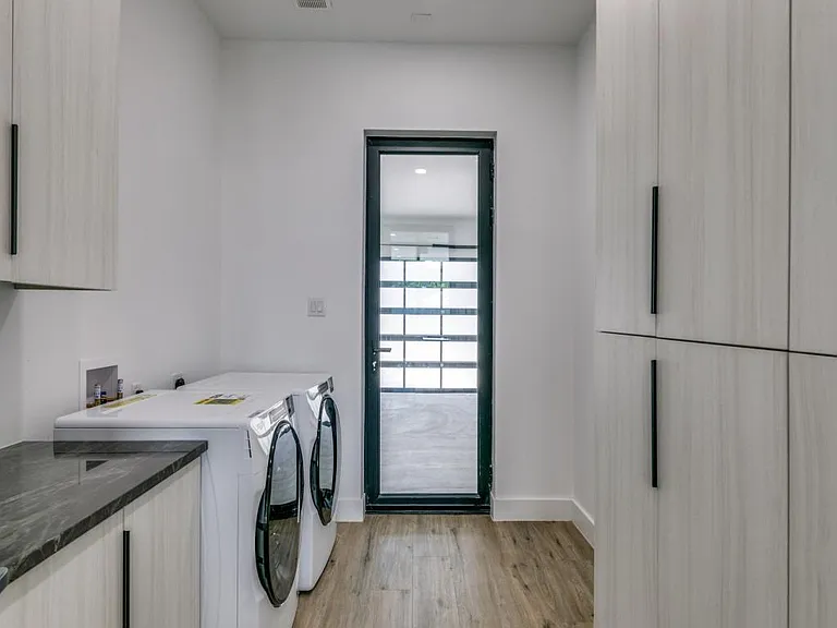 4438 Bonham St — Photo 18