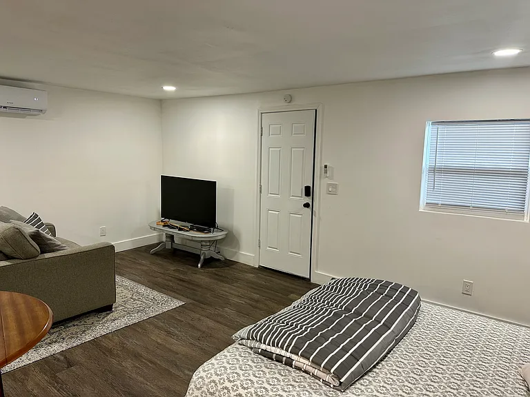 5148 Colonial Ave #B — Photo 4