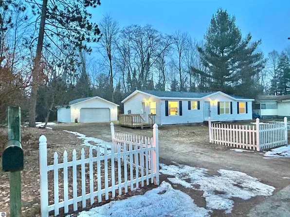 707 Pine St, Bellaire, MI 49615