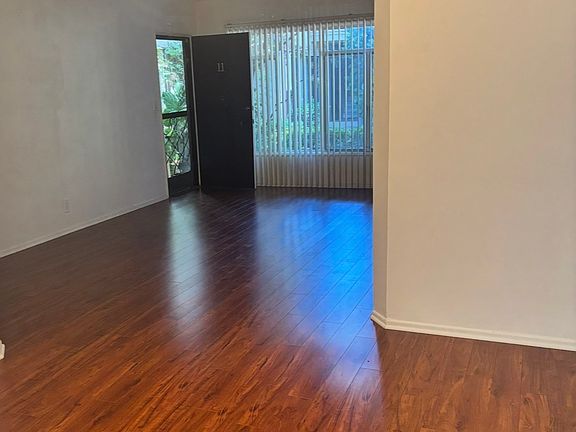 2nd image of 1118 S Fairfax Ave #11