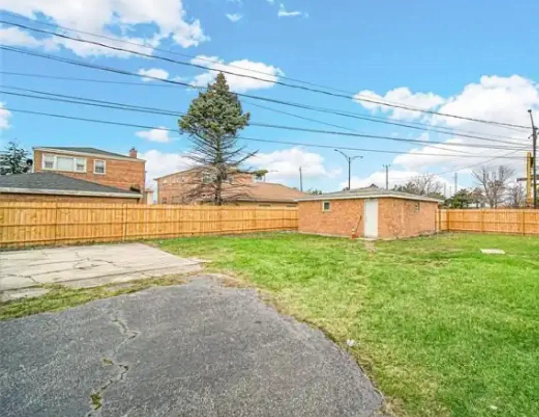 3 bed, 1500 sqft, $2,100 — Photo 3