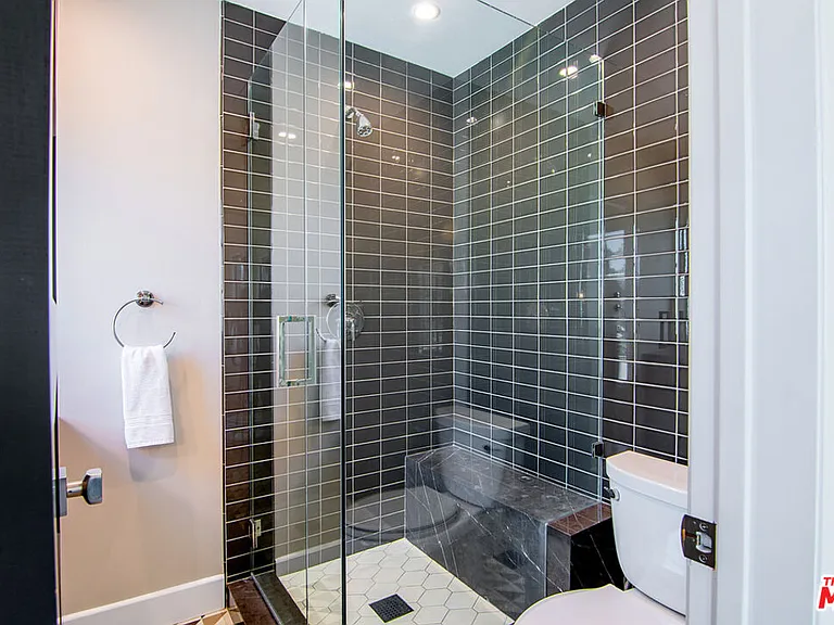 311 N Mansfield Ave #U — Photo 49