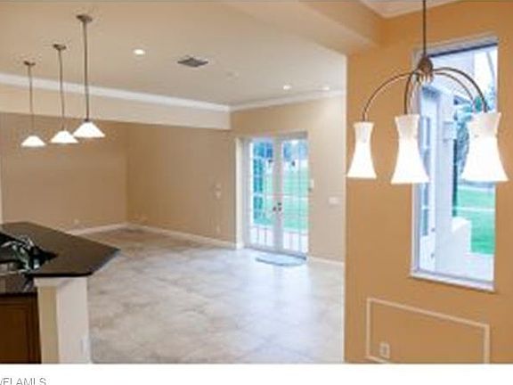 5th image of 323 S Heathwood Dr