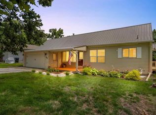 709 6th Ave, Coralville, IA 52241