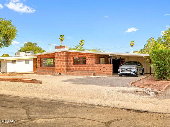 3rd image of 4402 E Blacklidge Dr